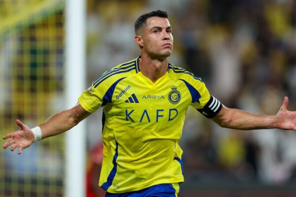 El gol tardĂo de Ronaldo fue anulado mientras Al Nassr empata 1-1 con Al Raed en el inicio El_gol_tardi_o_de_Ronaldo_fue_anulado_mientras_Al_Nassr_empata_1_1_con_Al_Raed_en_el_inicio