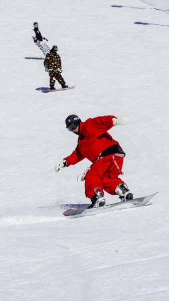 _El_ico_nico_estilo_floral_del_noreste_de_China_conquista_las_pistas_de_esqui__ video poster