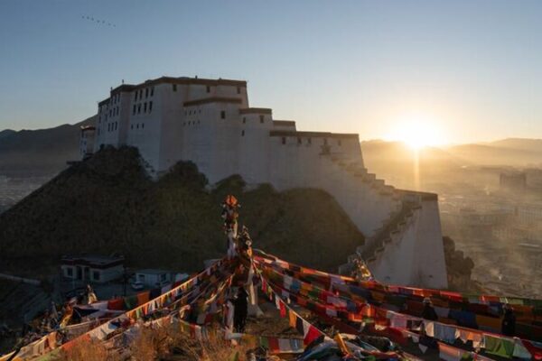 El_increi_ble_viaje_de_Xizang__De_la_servidumbre_a_una_maravilla_moderna__