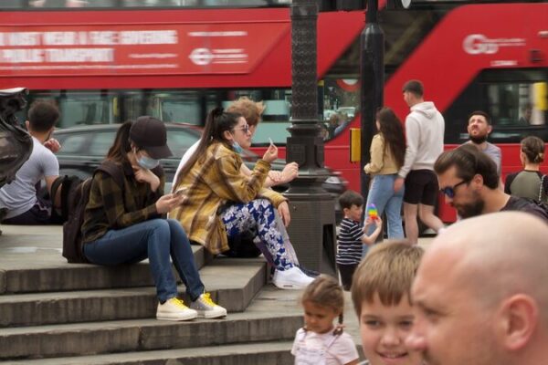 El levantamiento del confinamiento en Inglaterra podría retrasarse, dice el Ministro de Salud El_levantamiento_del_confinamiento_en_Inglaterra_podri_a_retrasarse__dice_el_Ministro_de_Salud video poster
