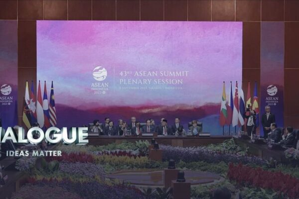 El motor de crecimiento de ASEAN: avanzando a pesar de las olas políticas 🚀 El_motor_de_crecimiento_de_ASEAN__avanzando_a_pesar_de_las_olas_poli_ticas__ video poster
