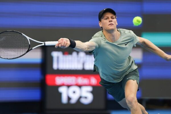 El_nu_mero_1_del_mundo__Jannik_Sinner__realiza_un_e_pico_regreso_en_el_China_Open___