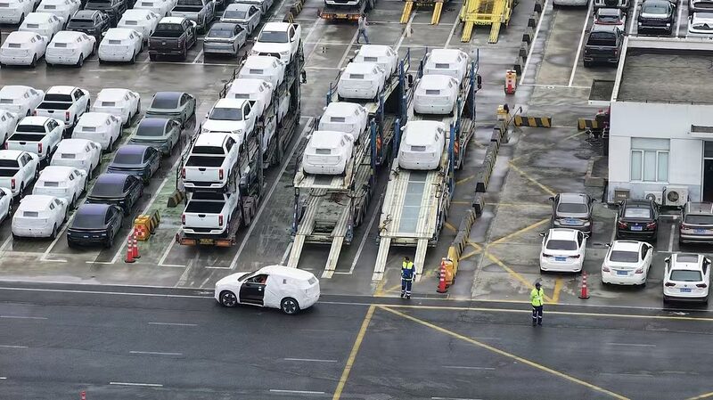 ___El_nuevo_centro_integral_de_Shanghai_acelera_la_exportacio_n_de_autos_usados_