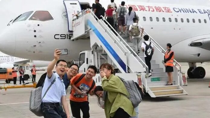 El_nuevo_jet_C919_de_China_despega_en_la_ruta_Shangha_i_Guangzhou__
