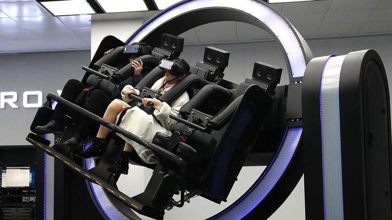 El_parque_tema_tico_de_realidad_virtual_de_Nanchang_ofrece_a_los_visitantes_un_festi_n_visual