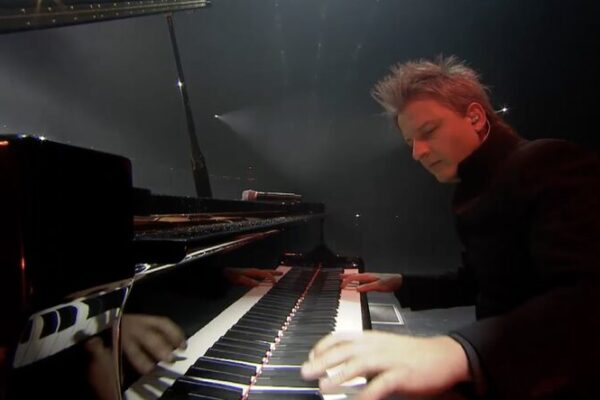 El_pianista_hu_ngaro_Havasi_arrasa_en_la_gala_del_Festival_de_Medio_Oton_o_de_CMG___ video poster