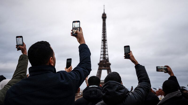 El_plan_de_la_alcaldesa_de_Pari_s_para_una_zona_sin_autos_en_la_Torre_Eiffel_enfrenta_resistencia____