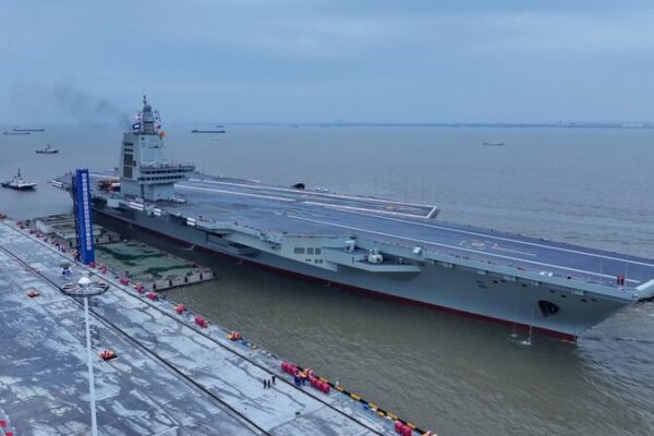 El portaaviones Fujian de China inicia sus primeras pruebas en el mar El_portaaviones_Fujian_de_China_inicia_sus_primeras_pruebas_en_el_mar video poster
