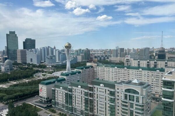 El_presidente_Xi_Jinping_llega_a_Astana__para_la_cumbre_de_la_OCS__