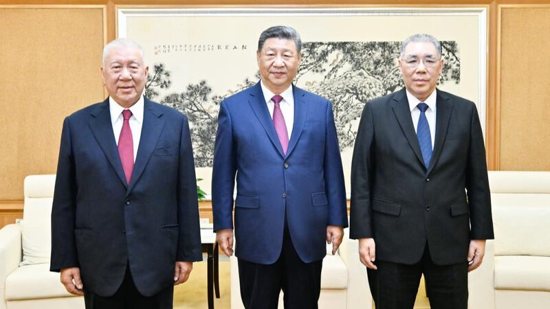 El_presidente_Xi_Jinping_se_reu_ne_con_exli_deres_de_Macao_para_celebrar_25_an_os_de_progreso