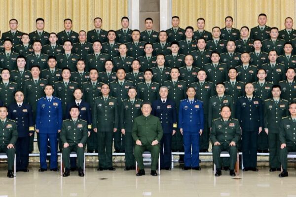 El presidente Xi comparte saludos de Año Nuevo Lunar con las tropas chinas 🇨🇳✨ El_presidente_Xi_comparte_saludos_de_An_o_Nuevo_Lunar_con_las_tropas_chinas____