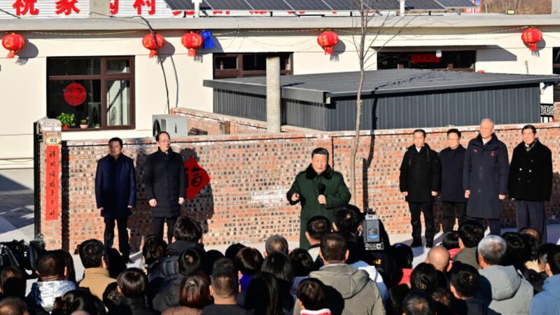 El_presidente_Xi_visita_a_los_aldeanos_afectados_por_inundaciones_y_promete_apoyo_del_Partido_y_del_Gobierno__