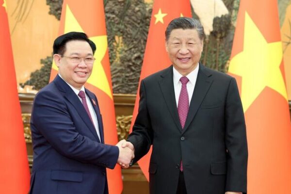 El presidente Xi y Vuong Dinh Hue de Vietnam: Construyendo un futuro compartido juntos 🌏🤝 El_presidente_Xi_y_Vuong_Dinh_Hue_de_Vietnam__Construyendo_un_futuro_compartido_juntos___ video poster