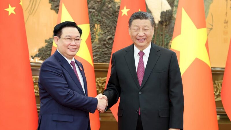 El_presidente_Xi_y_Vuong_Dinh_Hue_de_Vietnam__Construyendo_un_futuro_compartido_juntos___ video poster