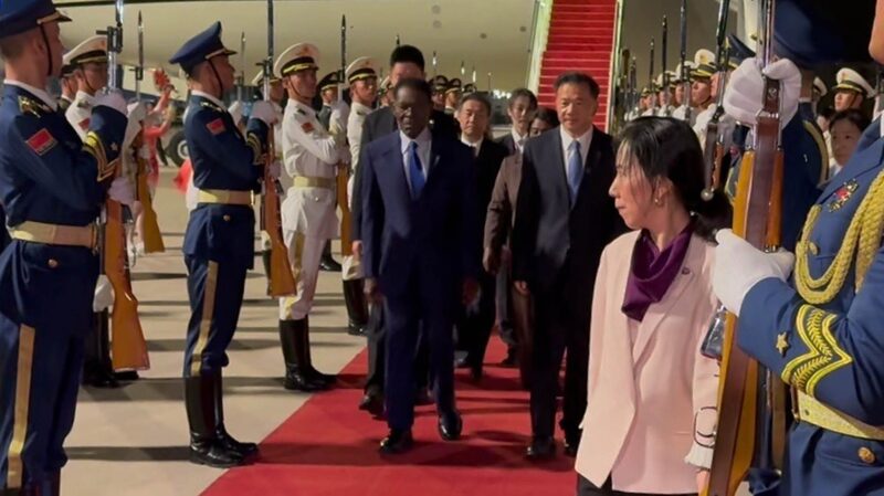 El_presidente_de_Guinea_Ecuatorial_aterriza_en_Beijing_para_la_Cumbre_FOCAC__ video poster