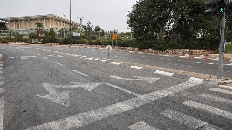 El_presidente_israeli__Isaac_Herzog_ofrece_una_rueda_de_prensa_en_vivo video poster