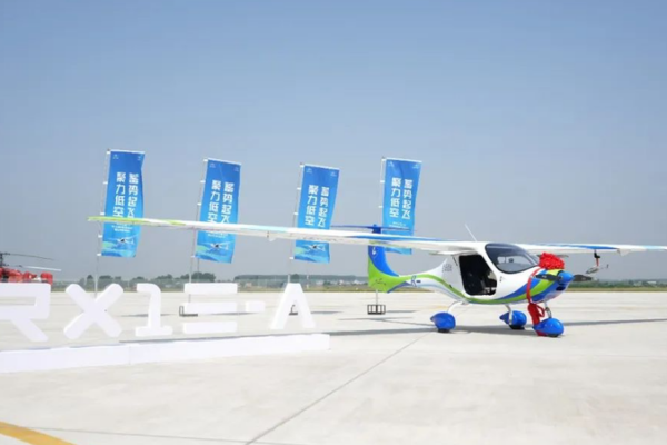El_primer_avio_n_ele_ctrico_ligero_deportivo_de_China_RX1E_A_despega__