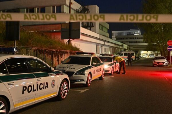 El_primer_ministro_chino_Li_Qiang_envi_a_simpati_as_al_primer_ministro_eslovaco_Robert_Fico_herido