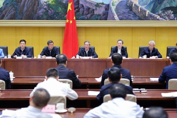 El_primer_ministro_chino_Li_Qiang_pide_un_uso_inteligente_de_los_bonos_especiales_del_Tesoro_ultralargos__