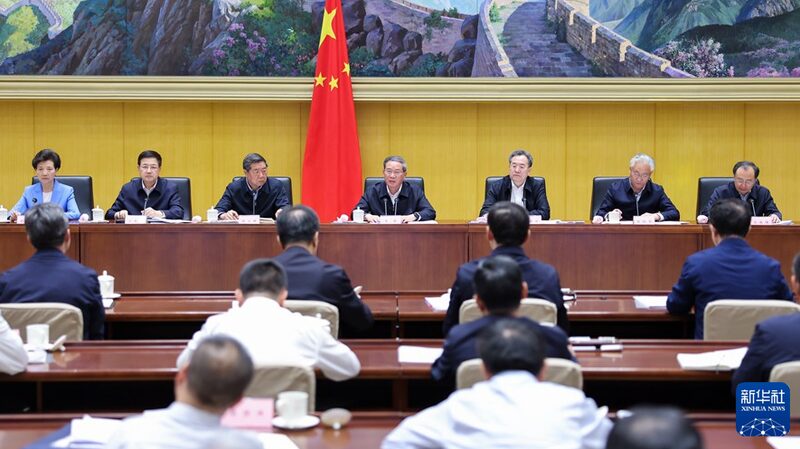 El_primer_ministro_chino_Li_Qiang_pide_un_uso_inteligente_de_los_bonos_especiales_del_Tesoro_ultralargos__