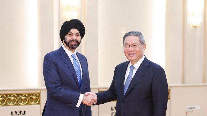 El_primer_ministro_chino_Li_Qiang_y_el_presidente_del_Banco_Mundial_forjan_lazos_ma_s_estrechos_para_un_futuro_mejor___
