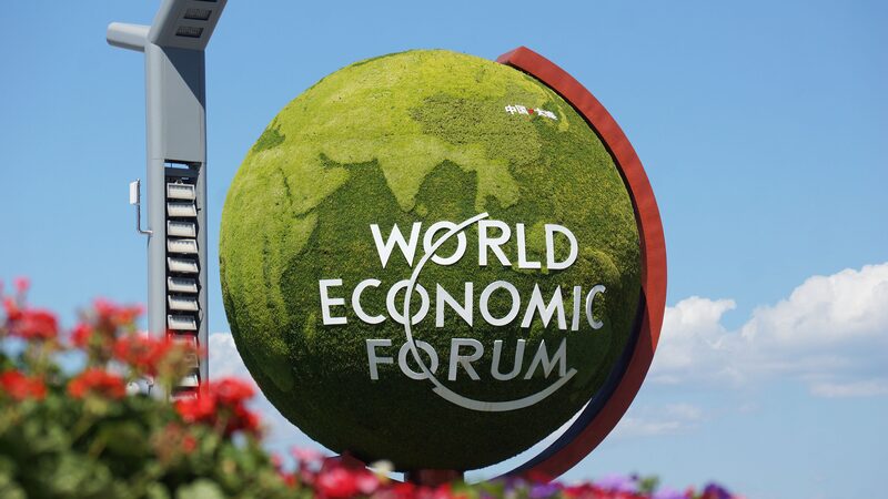 El_primer_ministro_de_China__Li_Qiang__pide_unidad_global_en_el_Summer_Davos__