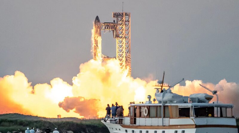 El_propulsor_Starship_de_SpaceX_atrapado_por__palillos__en_la_prueba_ma_s_audaz_hasta_ahora____ video poster