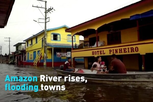 El_ri_o_Amazonas_en_Brasil_sube__el_pueblo_de_Anama_esta__sumergido_en_una_inundacio_n_histo_rica__ video poster