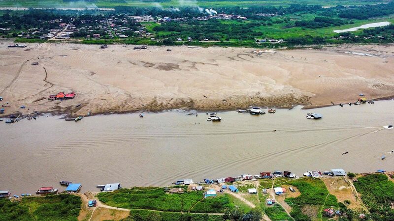 El_ri_o_Amazonas_en_Colombia_baja_un_90__El_cambio_clima_tico_golpea_en_casa___