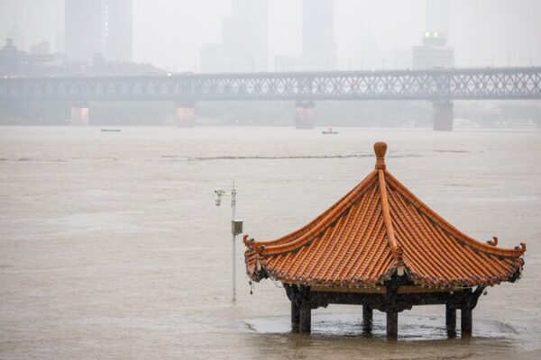 🚨 El río Yangtsé en Wuhan supera los niveles de advertencia después de cuatro años __El_ri_o_Yangtse__en_Wuhan_supera_los_niveles_de_advertencia_despue_s_de_cuatro_an_os