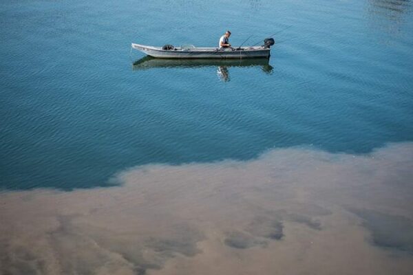 El río de Belgrado bajo asedio: la contaminación por aguas residuales amenaza al Sava 🌊💔 El_ri_o_de_Belgrado_bajo_asedio__la_contaminacio_n_por_aguas_residuales_amenaza_al_Sava___