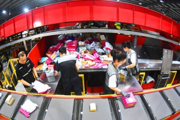 El sector de mensajería de China entrega más de 100 mil millones de paquetes en 2024 📦✨ El_sector_de_mensajeri_a_de_China_entrega_ma_s_de_100_mil_millones_de_paquetes_en_2024___