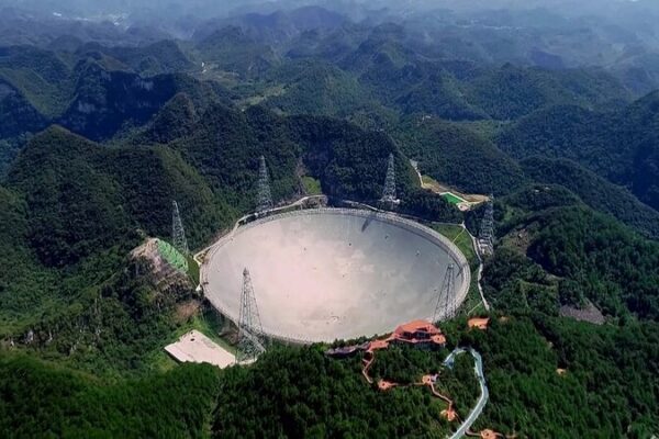 El_telescopio_FAST_de_China_recibe_un_impulso__comienza_la_construccio_n_del_nu_cleo_de_antenas__