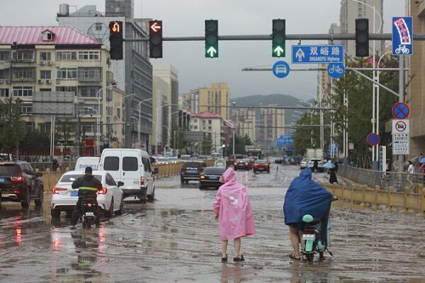 El tifón Doksuri continúa: Las fuertes lluvias disminuyen en la región de Beijing-Tianjin-Hebei El_tifo_n_Doksuri_continu_a__Las_fuertes_lluvias_disminuyen_en_la_regio_n_de_Beijing_Tianjin_Hebei video poster