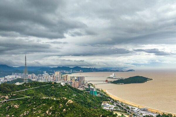 El tifón Saola golpea el sur de China mientras Haikui se acerca a la costa este 🌪️ El_tifo_n_Saola_golpea_el_sur_de_China_mientras_Haikui_se_acerca_a_la_costa_este___ video poster