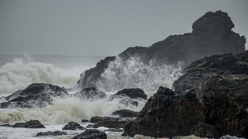 El_tifo_n_Yinxing_se_acerca_a_Hainan___Lluvias_intensas_y_olas_en_camino___
