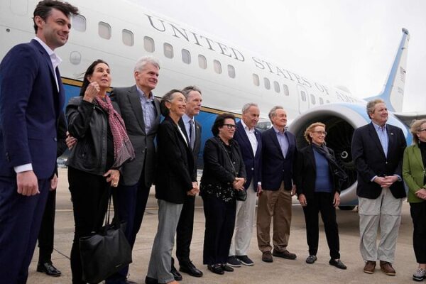 El_viaje_del_senador_estadounidense_Schumer_a_China__Rompiendo_barreras_y_fortaleciendo_lazos______