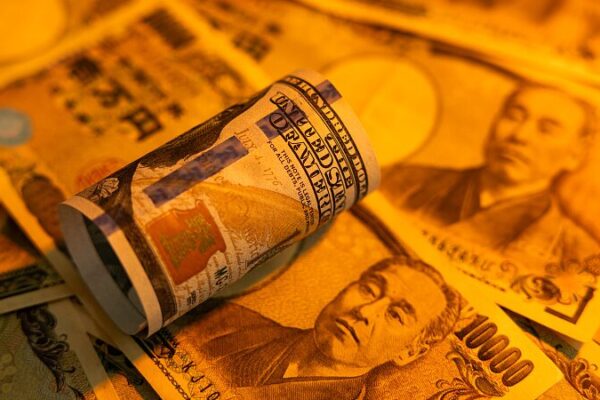 El_yen_japone_s_alcanza_su_nivel_ma_s_de_bil_desde_1990__desata_conversaciones_sobre_intervencio_n