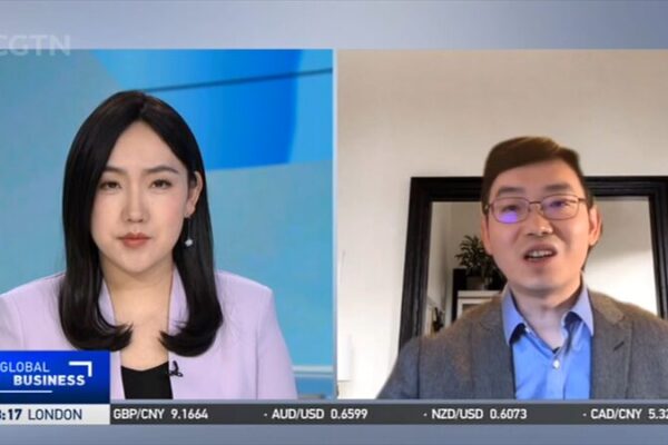 El yuan chino se globaliza 🌍💰: Experto de Tsinghua habla sobre el auge de la moneda El_yuan_chino_se_globaliza_____Experto_de_Tsinghua_habla_sobre_el_auge_de_la_moneda video poster