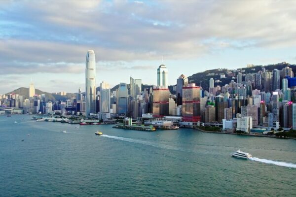 Eleva tu aventura: ¡Mira Hong Kong brillar desde los cielos! Eleva_tu_aventura___Mira_Hong_Kong_brillar_desde_los_cielos_ video poster