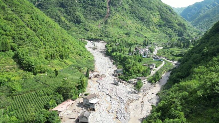 __Emergencia_de_Nivel_Ma_ximo_en_la_Provincia_de_Shaanxi__China__tras_Inundaciones_Mortales