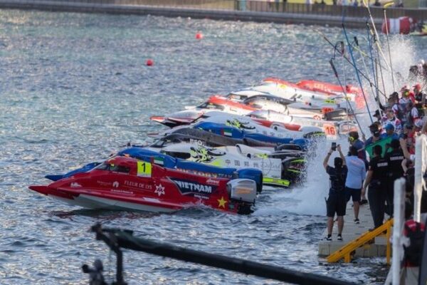 _Emocio_n_ma_xima_en_Sharjah__El_Campeonato_Mundial_F1H2O_culmina_con_una_gran_final video poster
