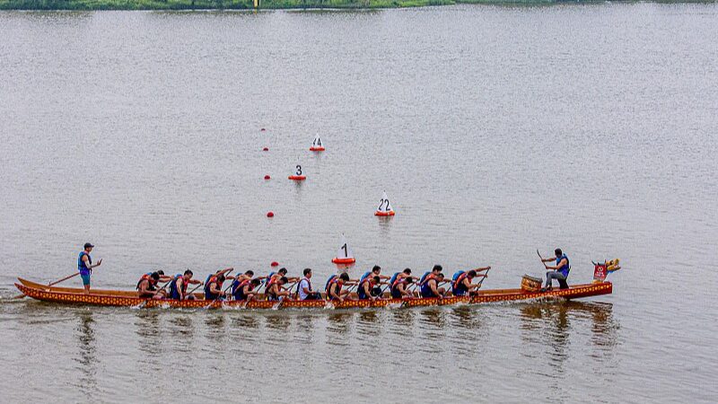 _Emocio_n_y_tradicio_n_en_la_carrera_de_botes_de_drago_n_2024_en_Yancheng_ video poster