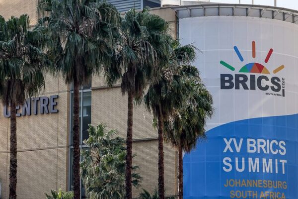 _En_Vivo__El_presidente_chino_Xi_Jinping_llega_a_Suda_frica_para_la_cumbre_BRICS_15 video poster