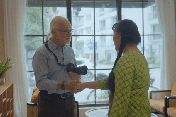 Encontrando_a_Lisa__el_regreso_de_un_foto_grafo_a_Yangshuo_despue_s_de_27_an_os video poster