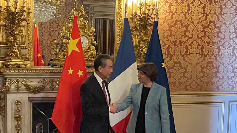 _Encuentro_diploma_tico__Wang_Yi_se_reunio__con_la_ministra_francesa_en_Pari_s______