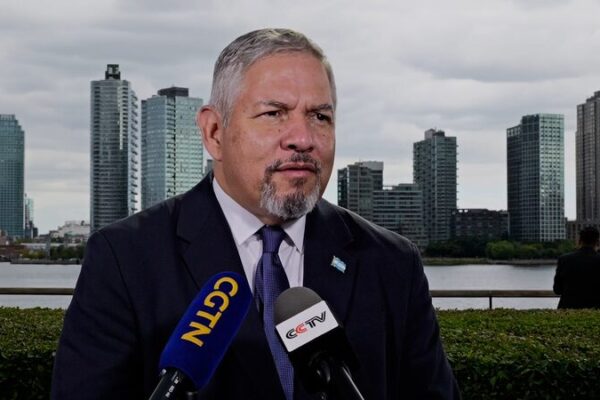 Enrique_Reina__Honduras_se_une_con_China_para_impulsar_la_educacio_n__ video poster