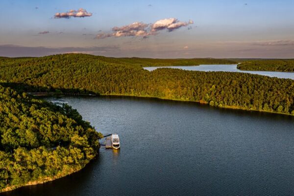 Escapa_a_Jingyuetan__La_Serenidad_del_Bosque_en_Changchun___ video poster