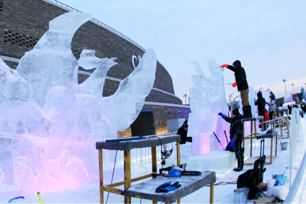 Escultores_de_Hielo_Deslumbran_en_Harbin___Arte_y_Talento_Rumbo_a_los_Juegos_Asia_ticos_de_Invierno_2025_