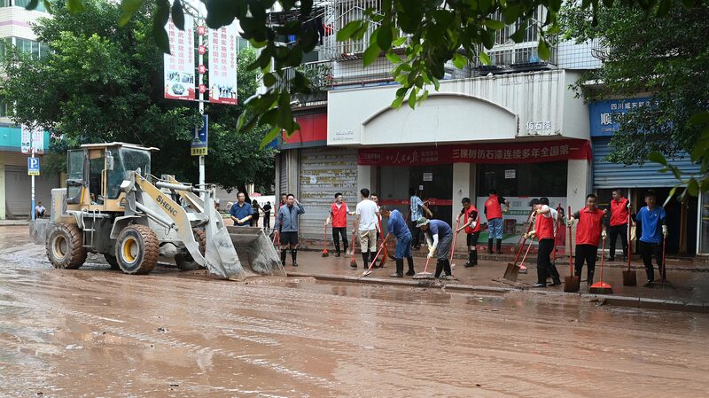 Esfuerzos_de_rescate_en_marcha_mientras_lluvias_torrenciales_azotan_China__